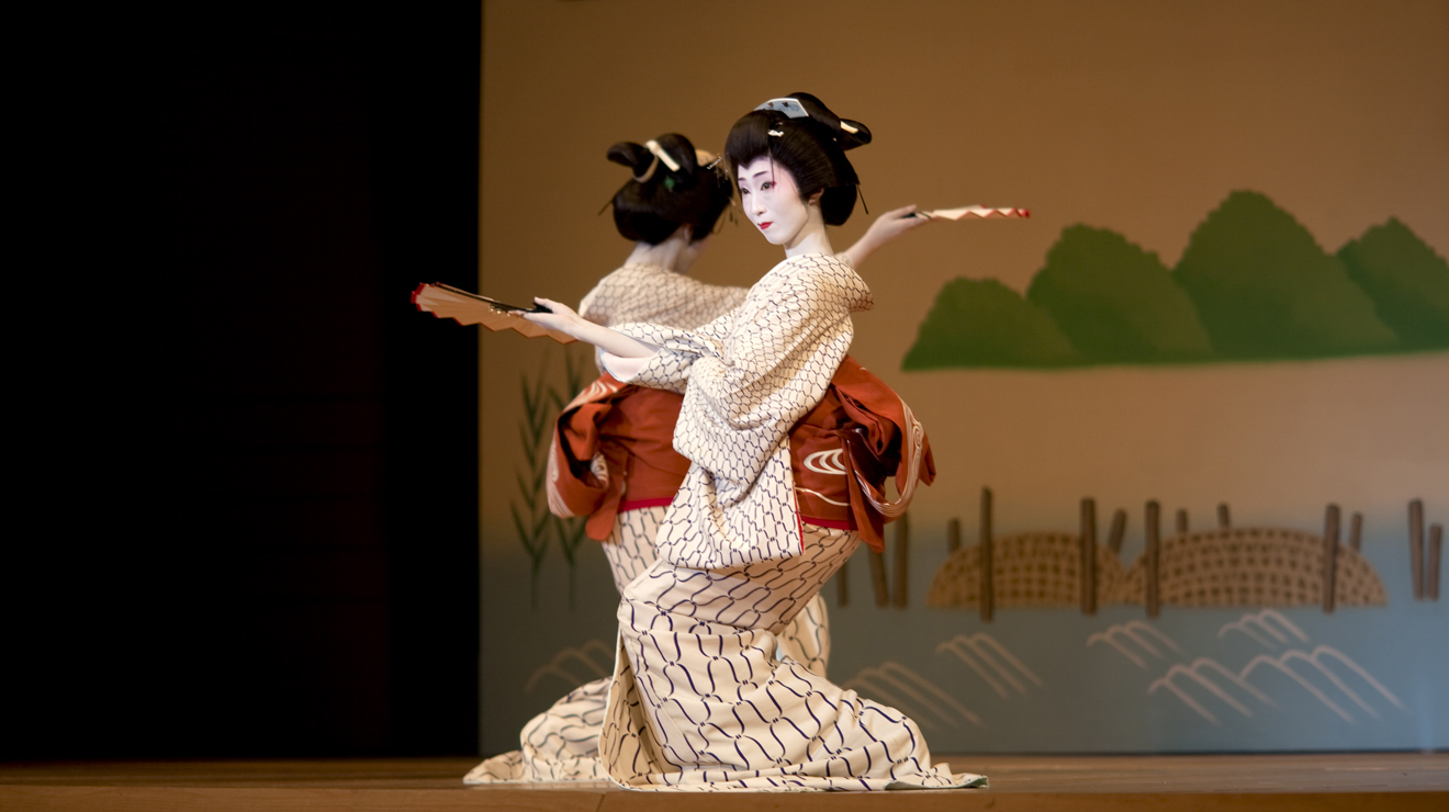 Японский театр сканворд. Театр Кабуки в Японии. Япония театр Кабуки гейши. Кабуки танец Япония 16 век. Театр но и Кабуки.